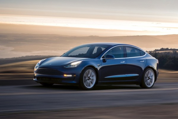 Собствениците на Tesla не се интересуват от Model 3