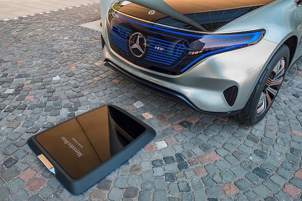 BMW и Mercedes-Benz се обединиха в мобилните услуги