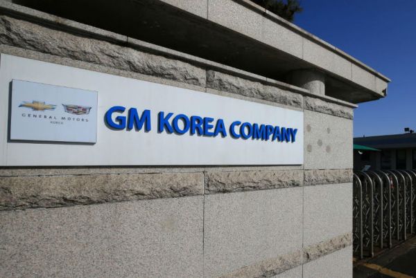 Работници на GM в Южна Корея вдигнаха бунт (ВИДЕО)