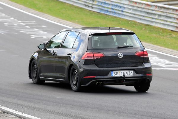 Volkswagen започна тестове на новия Golf