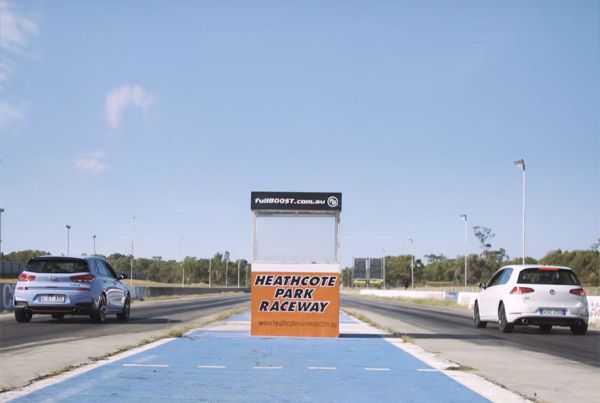 Първият хот-хеч на Hyundai се пробва срещу VW Golf GTI (ВИДЕО)