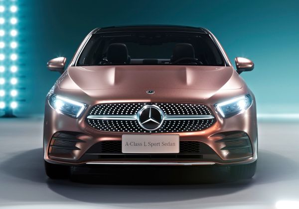 Mercedes-Benz представи седан A-Class