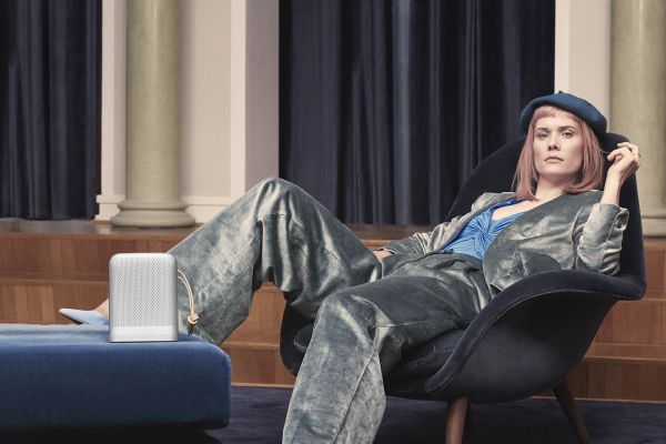 Bang&Olufsen представи новата си практична и мощна тонколонa Beoplay P6 Bang&Olufsen представи новата си практична и мощна тонколонa Beoplay P6