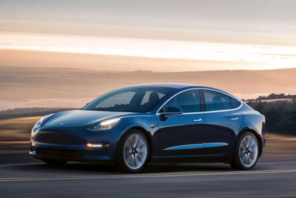 Прогноза: Tesla остава без пари до края на годината