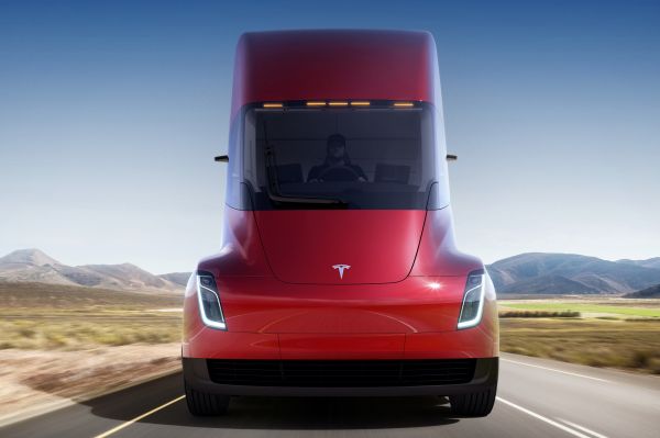 Tesla отива на съд заради електрически си камион