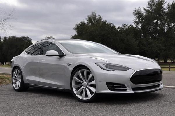Tesla иска обезщетение от Bosch за сервизна акция