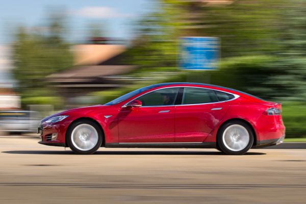 Колите на Tesla ше се продават все по-близо до България