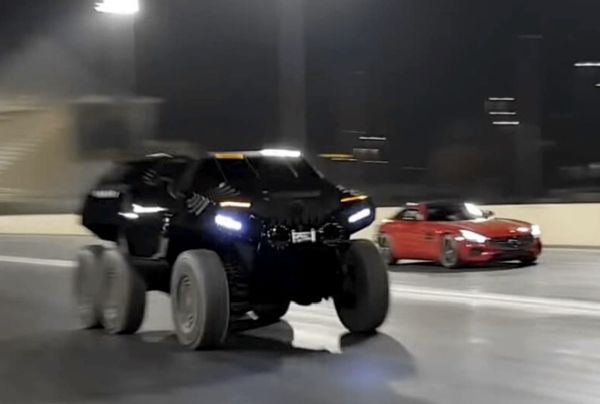 Всъдеход с 6 колела срещу суперколата Mercedes-AMG GT (ВИДЕО)
