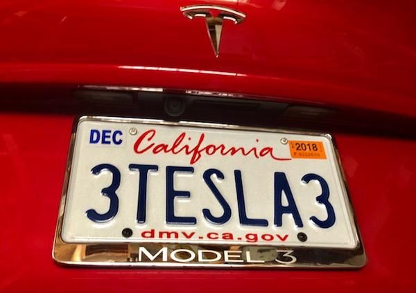 96-годишен американец си купи Tesla Model 3