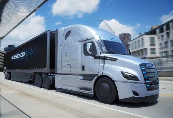 Daimler показа конкурент на камиона на Tesla