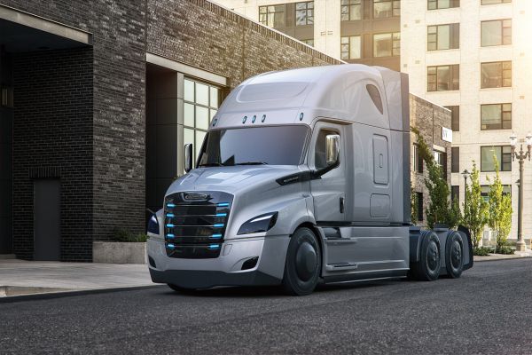 Daimler показа конкурент на камиона на Tesla
