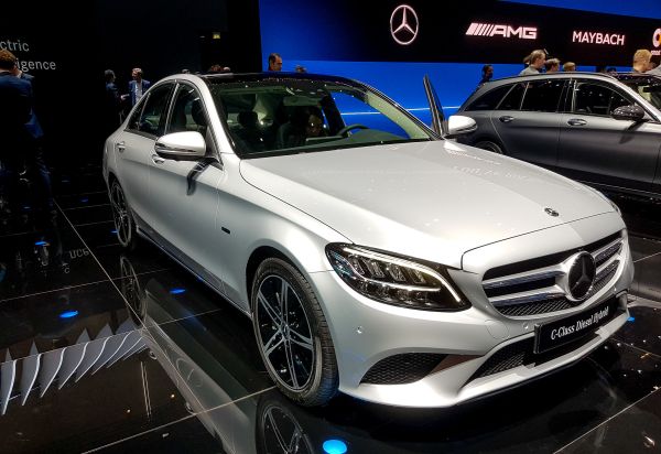 Mercedes вкарва 774 000 автомобила в сервизите