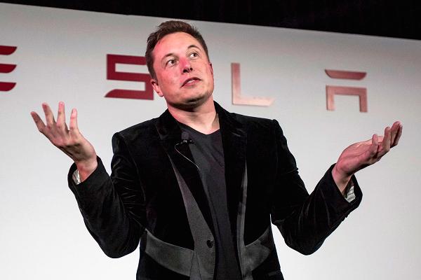 Защо Tesla произвежда повече заглавия, отколкото коли?