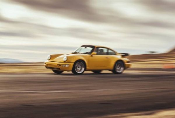 Ето как върви (а и как звучи) Porsche 911 с двигател от Corvette (ВИДЕО)