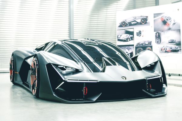 Lamborghini показа първия си суперхибрид само на приятели