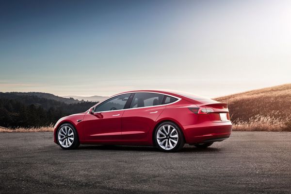 Tesla иска още пари от кандидатите за Model 3