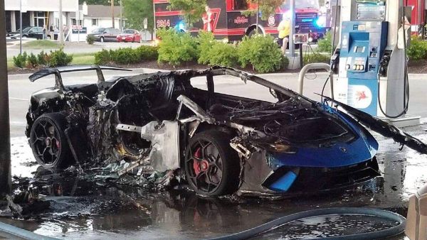 Рядко Lamborghini изгоря от глупост