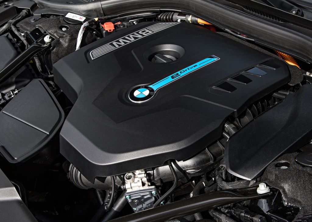 Хибридното BMW 7 Series става по-мощно