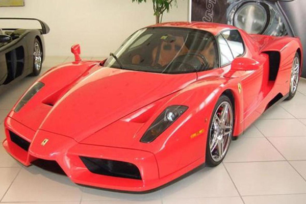 Продава се Ferrari Enzo на Михаел Шумахер