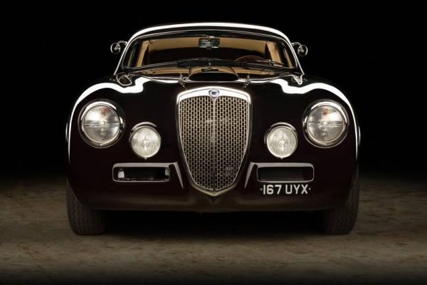 Как се възроди една от най-красивите Lancia (ГАЛЕРИЯ)