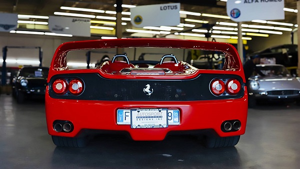 Първото произведено Ferrari F50 се продава