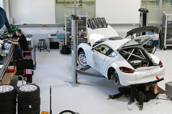 Cayman връща Porsche в ралитата