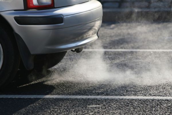 Учени: Азотният диоксид трови повече шофьорите
