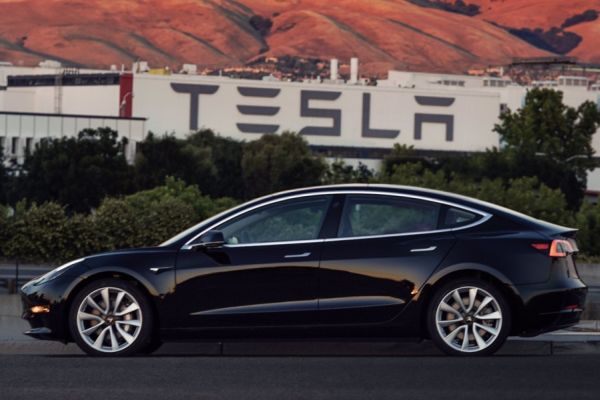 Tesla губи по 5900 долара от всеки бюджетен Model 3

