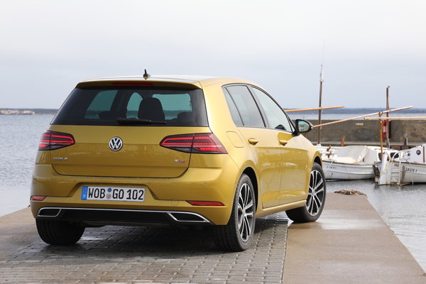 Само половината модели на VW отговарят на новите изисквания за вредни емисии