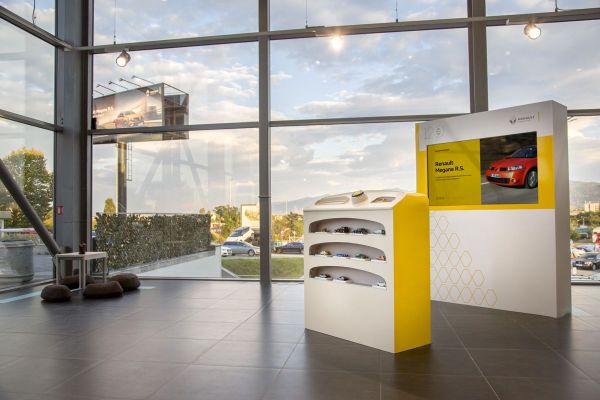 Renault отбелязва 120-годишнина с  иновативна инсталация