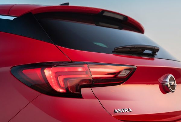 Новият Opel Astra става хибрид