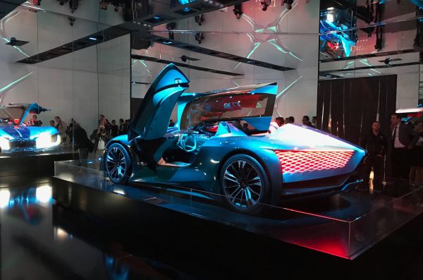 DS комбинира роудстър и купе за колата на 2035 г.