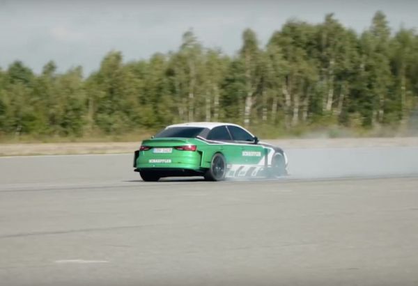 Audi RS3 на ток надбяга Porsche 911 GT2 RS на заден ход (ВИДЕО)