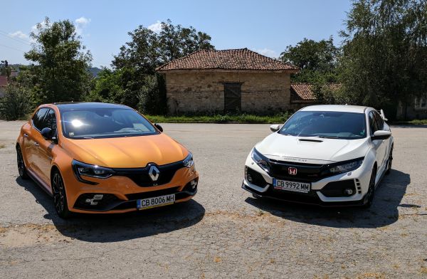 Гореща вълна: Renault Megane R.S. срещу Honda Civic Type R (ВИДЕО)