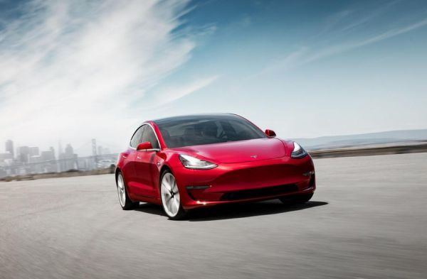 Илон Мъск представи още по-евтина Tesla Model 3