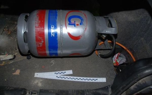 Поляк реши да зареди автомобила си от домашна газова бутилка