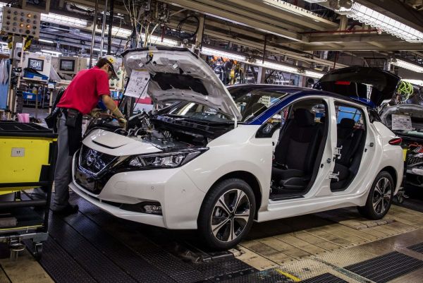 Nissan пуска Leaf с по-голям капацитет на батерията