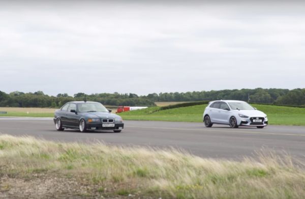 Нов Hyundai i30 N и старо BMW 328i един срещу друг на пистата