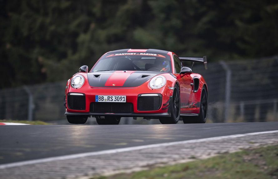 Porsche GT2 RS MR стана най-бързият „пътен” автомобил на „Нюрбургринг” (ВИДЕО)