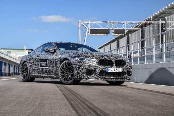 Новото BMW M8 е на финалната права