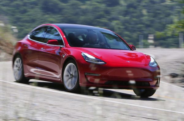Tesla обяви цените на Model 3 за Европа