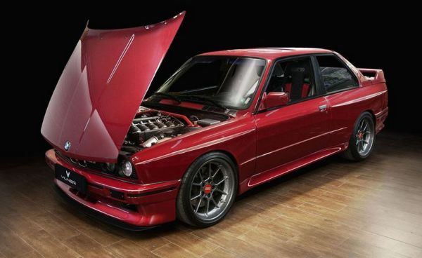 Българи направиха BMW M3 със салон в стила на VW Golf GTI