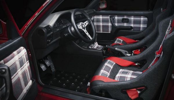Българи направиха BMW M3 със салон в стила на VW Golf GTI