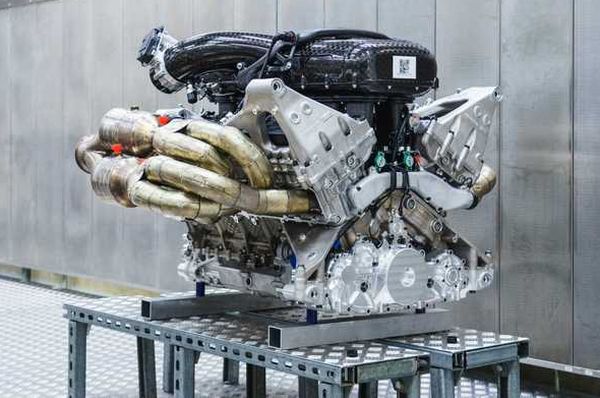 Cosworth направи 3-цилиндров мотор с 250 коня