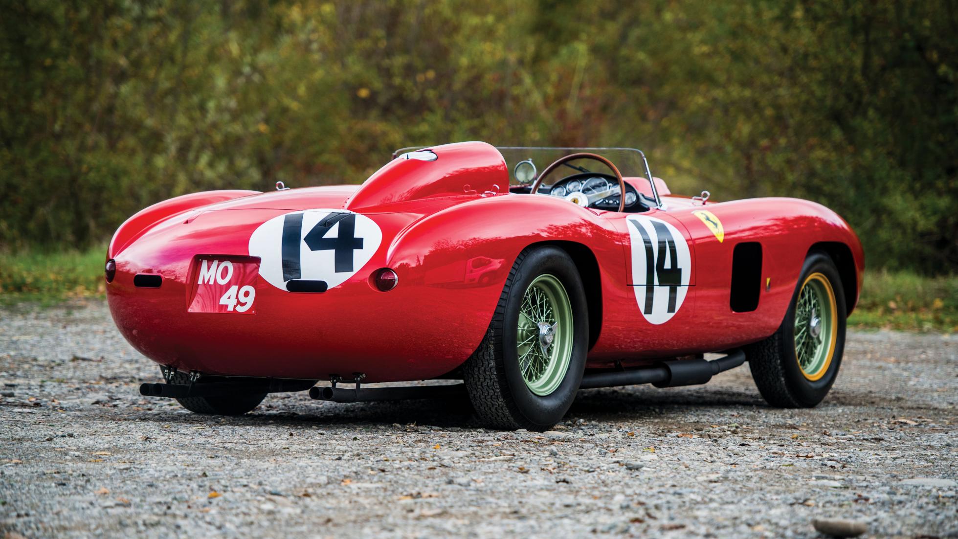 Ferrari, карано от Фанджо и Мос, бе продадено за $22 млн.
