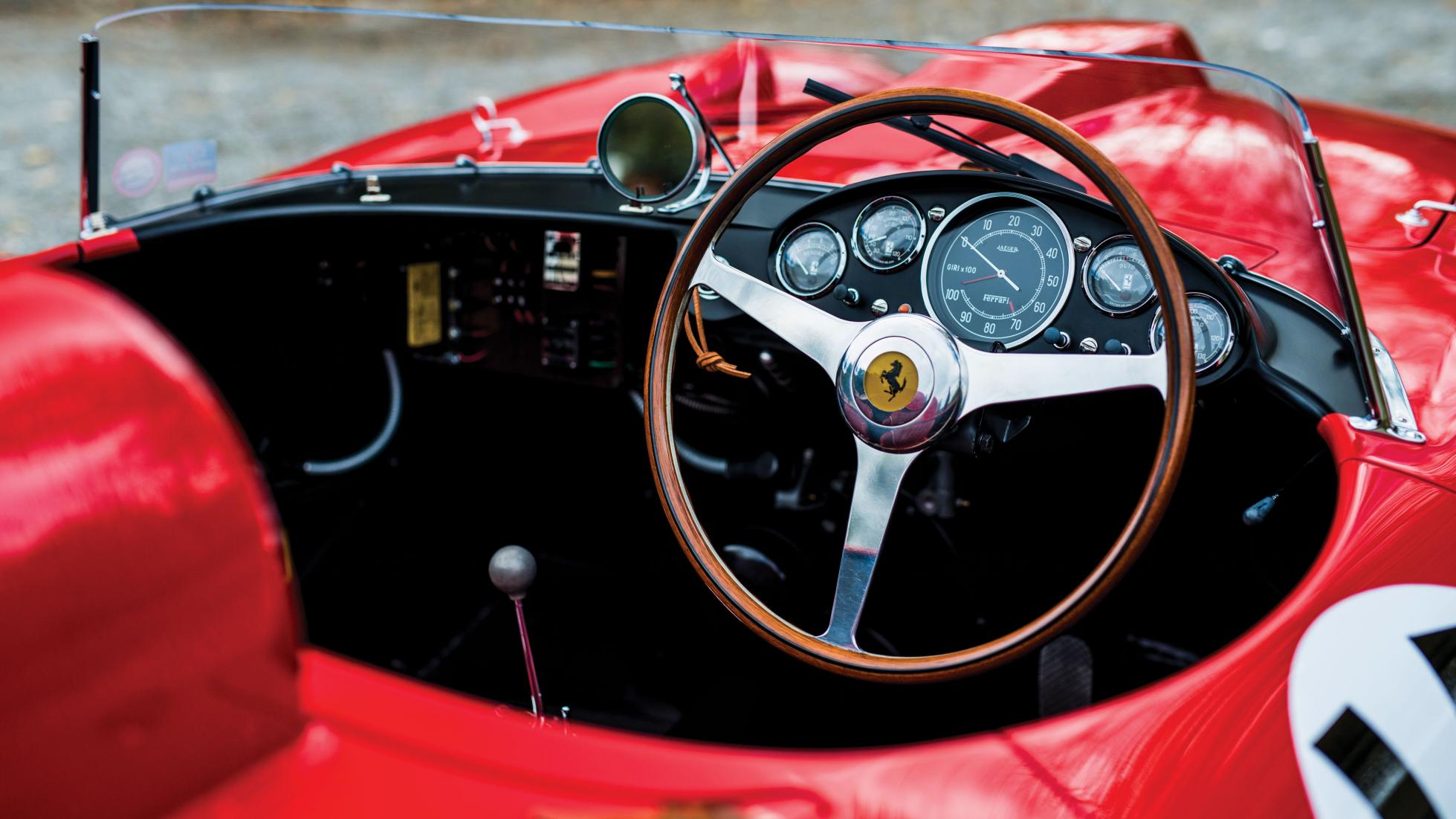 Ferrari, карано от Фанджо и Мос, бе продадено за $22 млн.