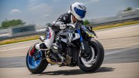 BMW готви най-мощния спорт турър на планетата