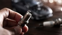 Цветът на свещите подсказва за скрит проблем с двигателя