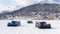 Bugatti организира ледено шоу за хиперколите си