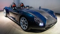 Италианци направиха аналогов спийдстър с двигател от Ford Mustang